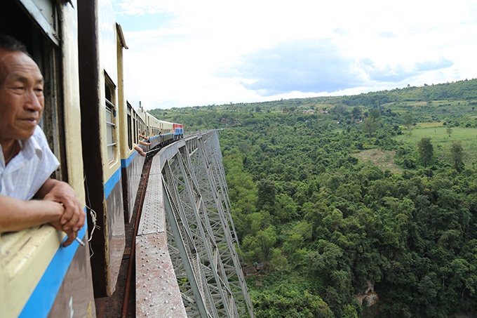 train pres hispaw birmanie